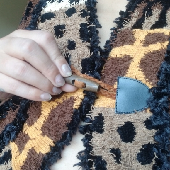 Vintage Animal Print Sweater - Picture 3 of 5